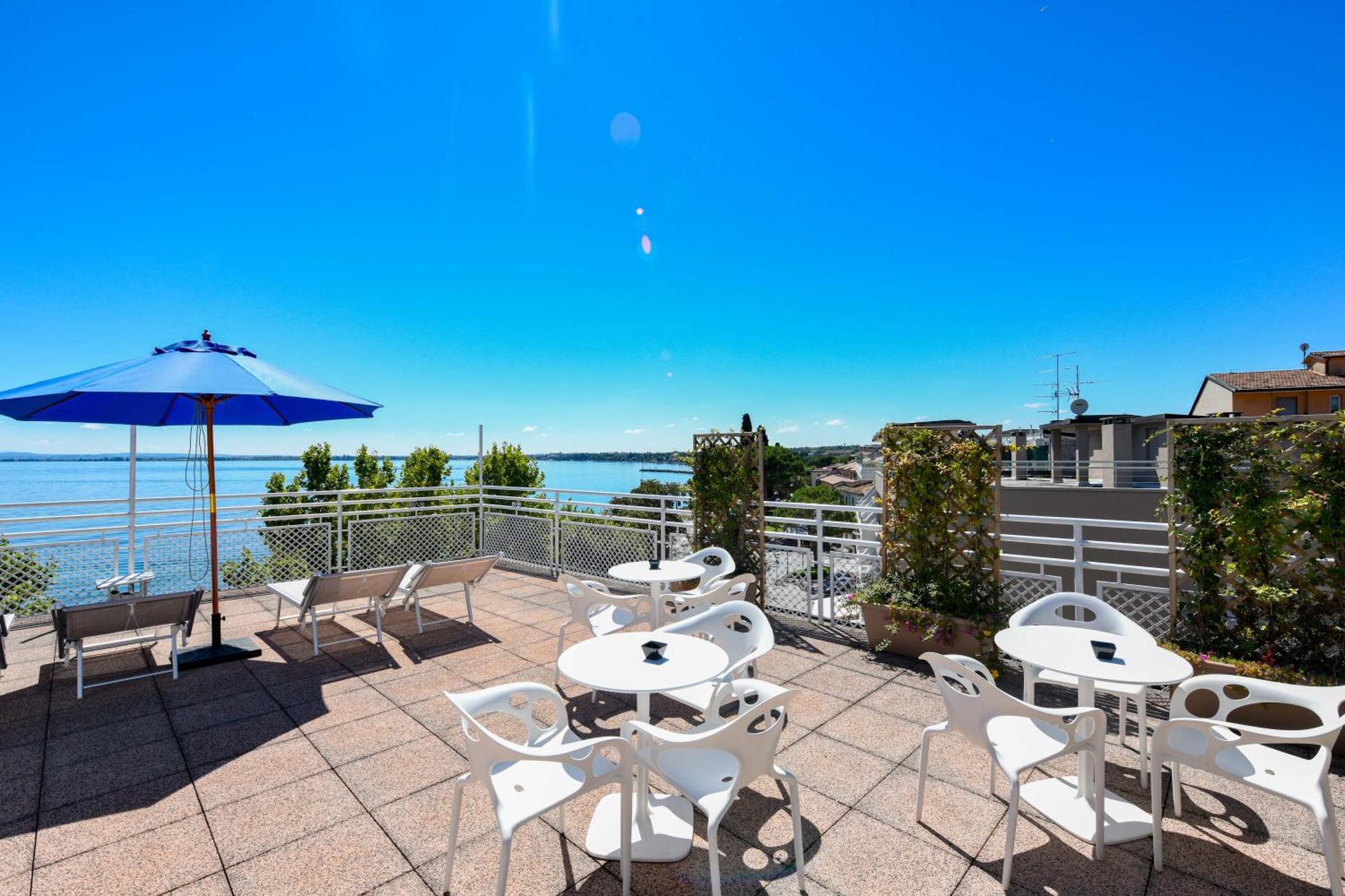 Hotel Aurora Desenzano del Garda Exterior foto